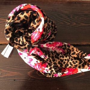 NWT Victoria secret scarf